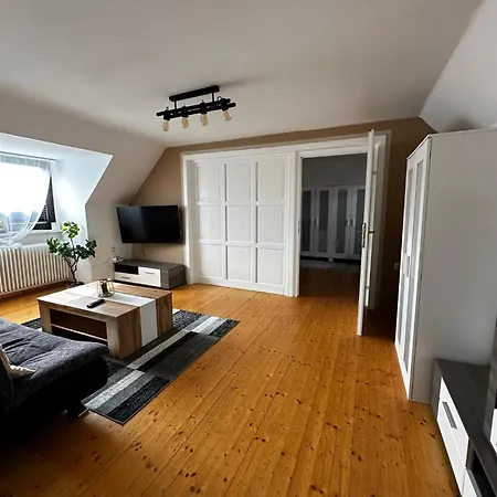 Nette In Super Lage!