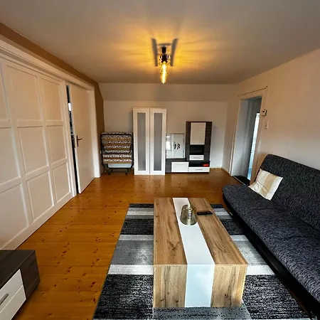 Nette In Super Lage!